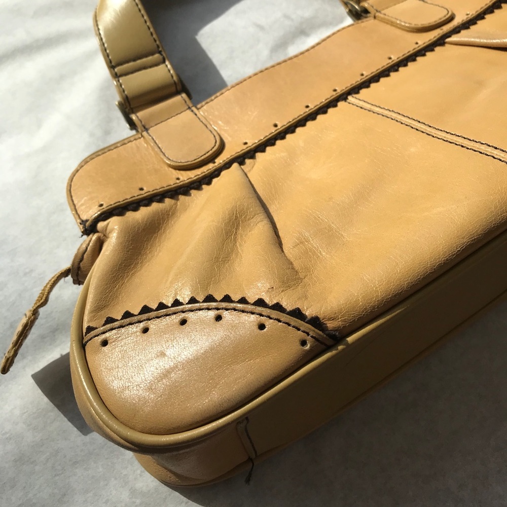 LOVELY LEATHER KENNETH COLE HANDBAG! Vintage look.